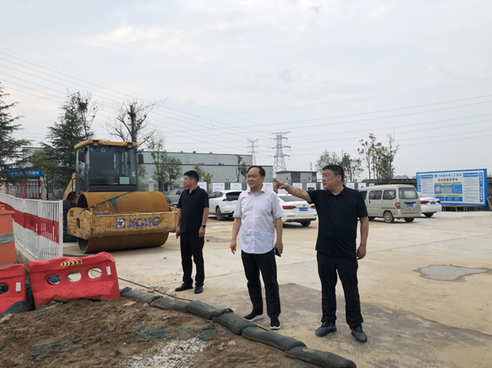 郑州市建设投资集团有限公司党委委员、副总经理张岩到侯寨新镇区安置区调研项目建设工作